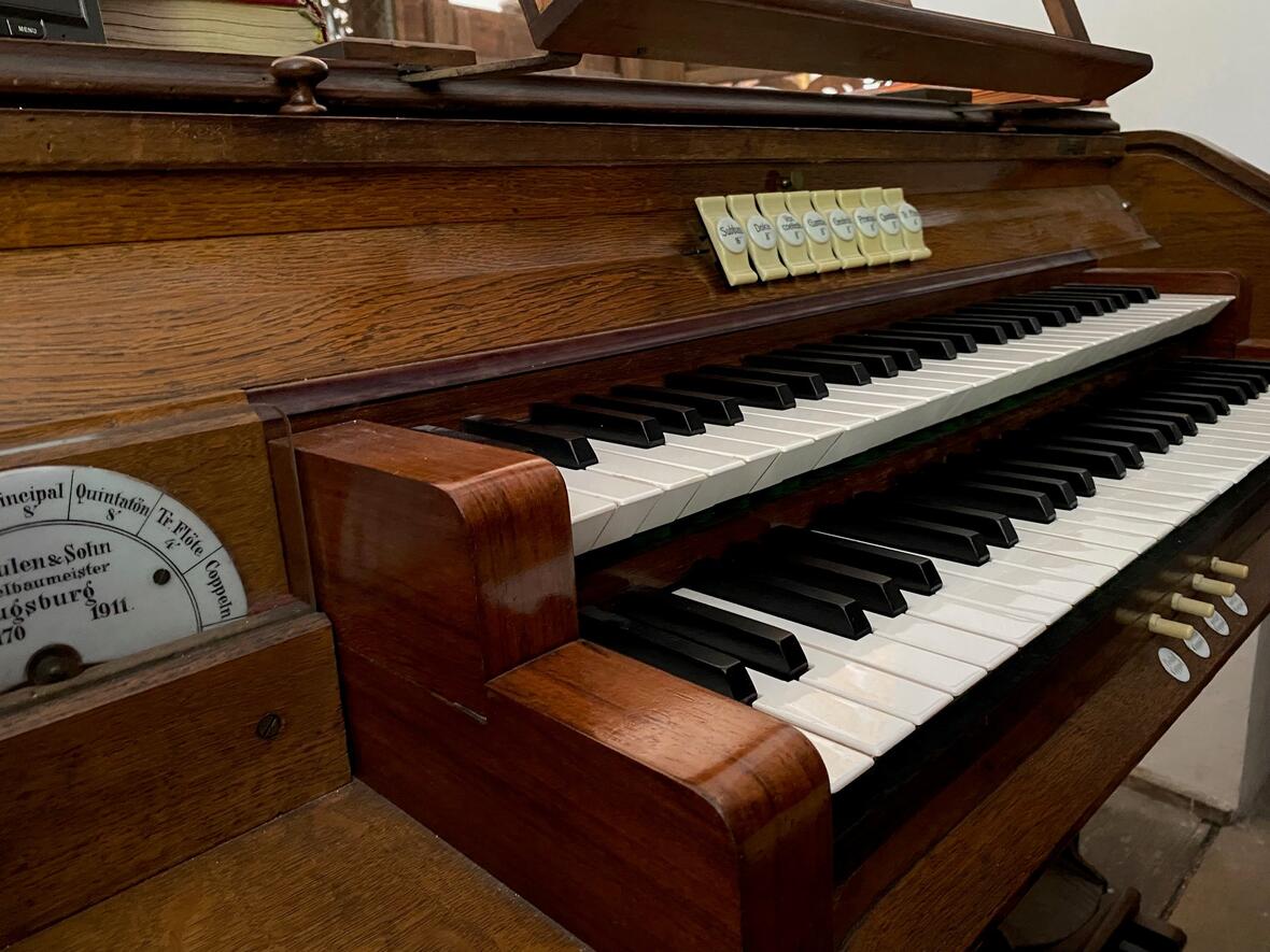 Bild des Manuals in St. Michael auf dem Hermanfriedhof