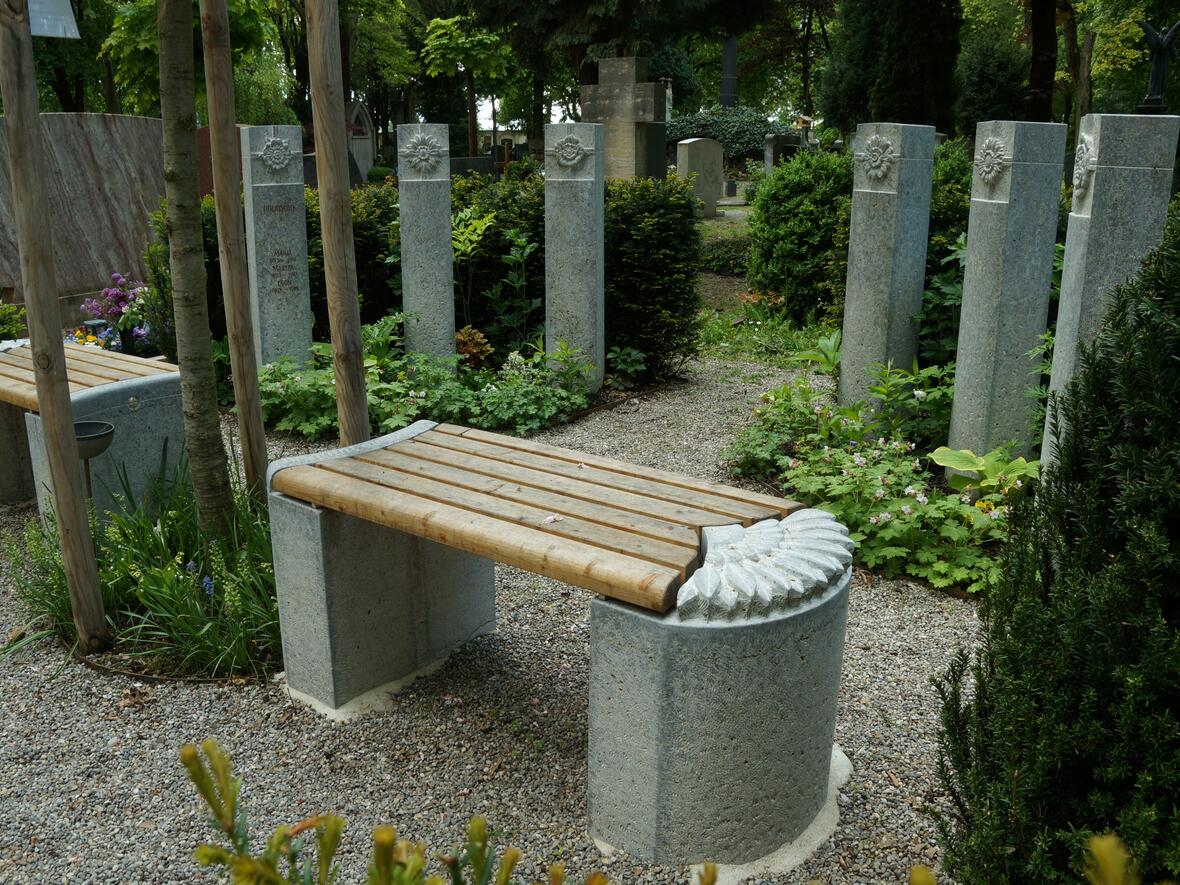 urnenanlage-bluetengarten-sommer